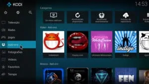 Selecione Addons, a partir do menu lateral esquerdo na tela inicial do Kodi